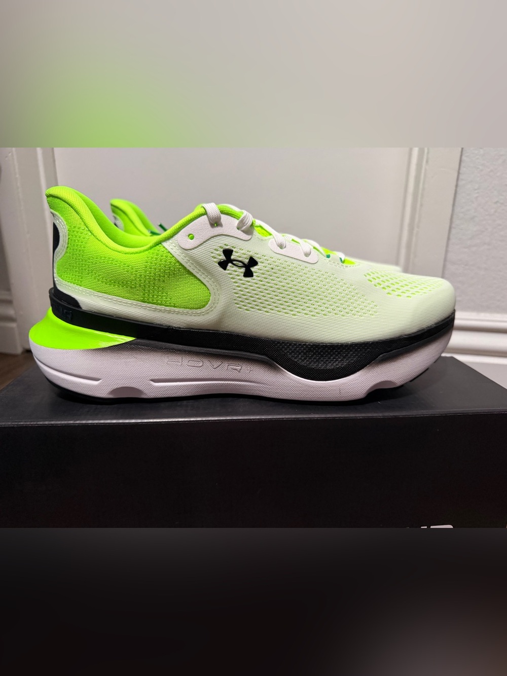 Under Armour Neon Green White HOVR Running Shoe Mens size 9.5 / Women’s 11